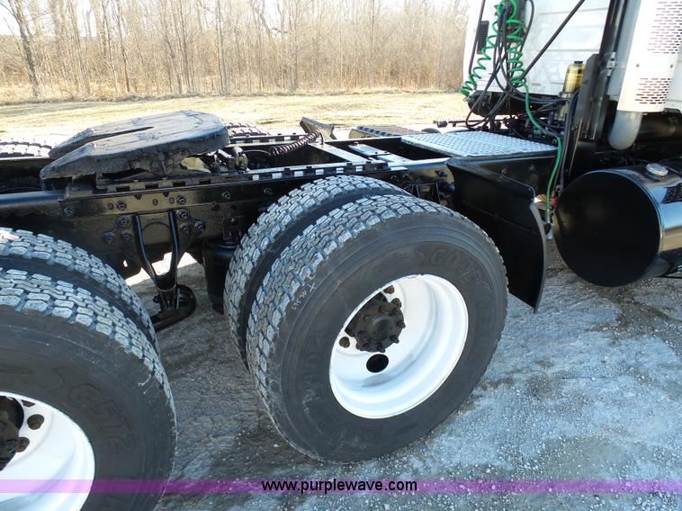 image for item K5493 2005 International TranStar 8600 semi truck