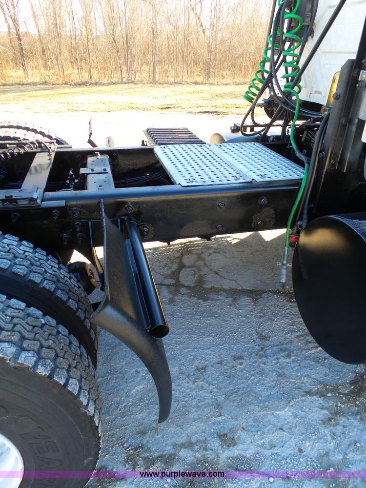 image for item K5493 2005 International TranStar 8600 semi truck