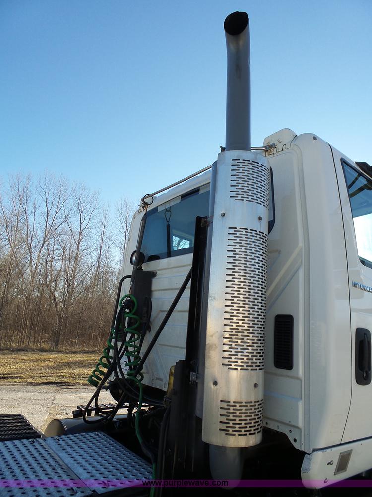 image for item K5493 2005 International TranStar 8600 semi truck