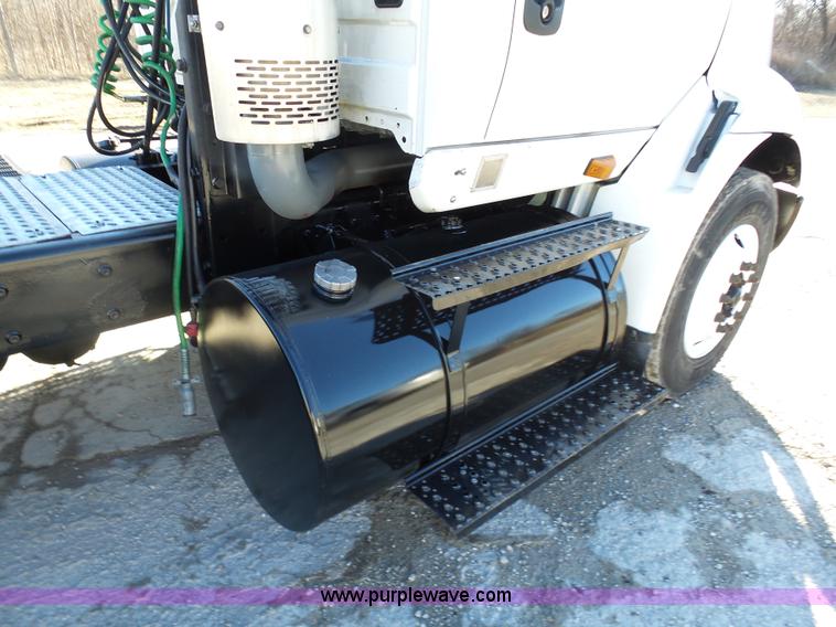 image for item K5493 2005 International TranStar 8600 semi truck