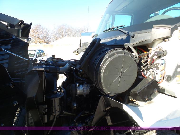 image for item K5493 2005 International TranStar 8600 semi truck