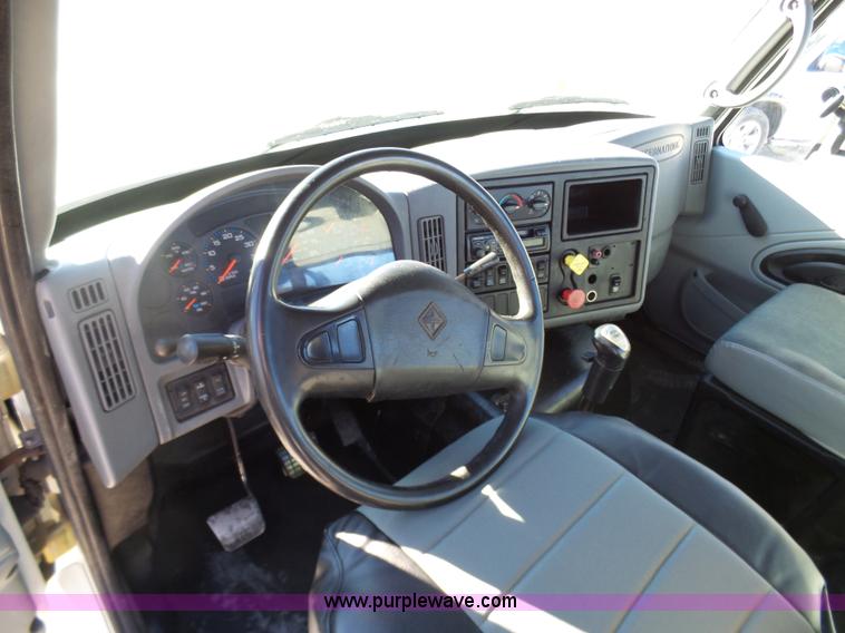 image for item K5493 2005 International TranStar 8600 semi truck