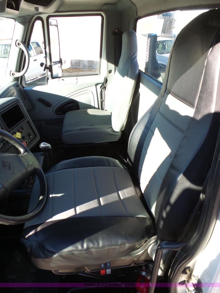 image for item K5493 2005 International TranStar 8600 semi truck