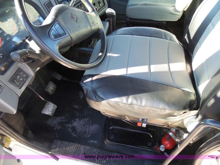 image for item K5493 2005 International TranStar 8600 semi truck