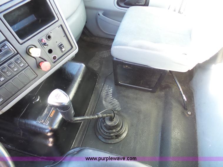 image for item K5493 2005 International TranStar 8600 semi truck