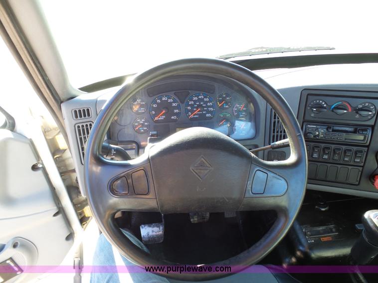 image for item K5493 2005 International TranStar 8600 semi truck