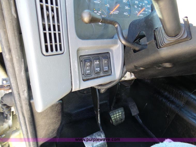 image for item K5493 2005 International TranStar 8600 semi truck