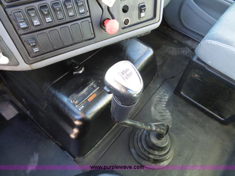 image for item K5493 2005 International TranStar 8600 semi truck