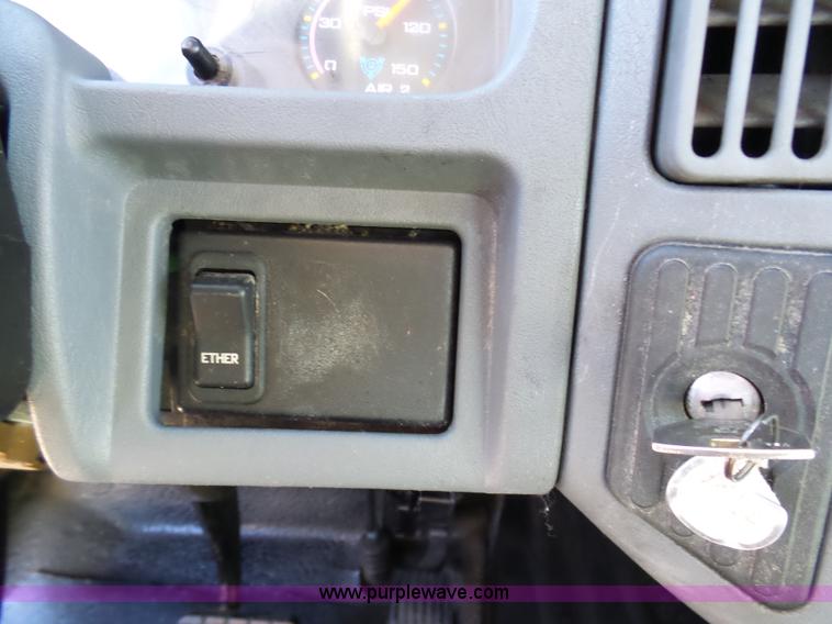 image for item K5493 2005 International TranStar 8600 semi truck