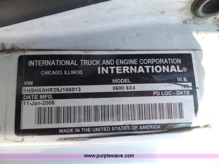 image for item K5493 2005 International TranStar 8600 semi truck