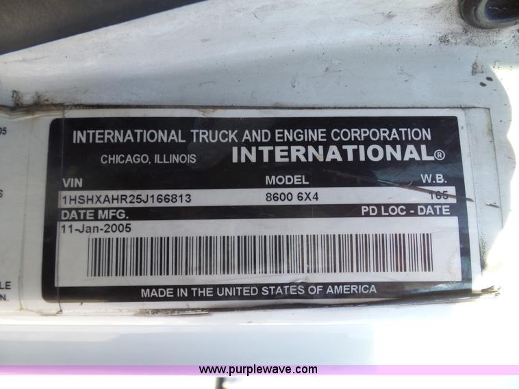 image for item K5493 2005 International TranStar 8600 semi truck