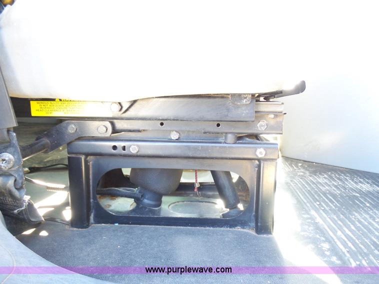 image for item L1509 2005 Freightliner Columbia semi truck