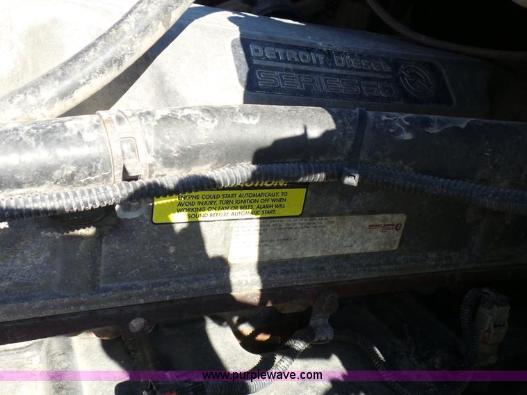 image for item L1509 2005 Freightliner Columbia semi truck