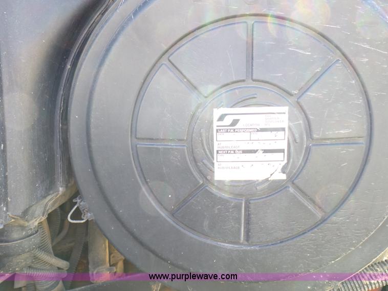 image for item L1509 2005 Freightliner Columbia semi truck