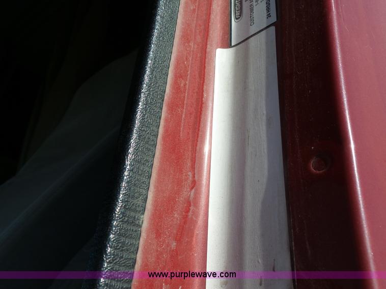 image for item L1509 2005 Freightliner Columbia semi truck