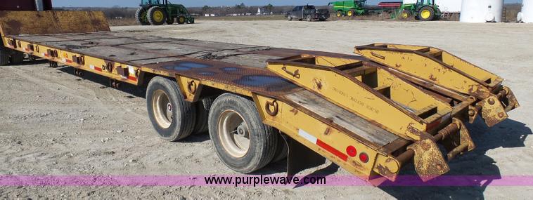 image for item L1510 1997 Dynaweld drop deck trailer