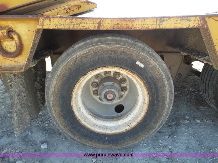 image for item L1510 1997 Dynaweld drop deck trailer