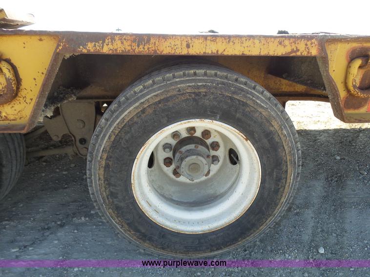 image for item L1510 1997 Dynaweld drop deck trailer