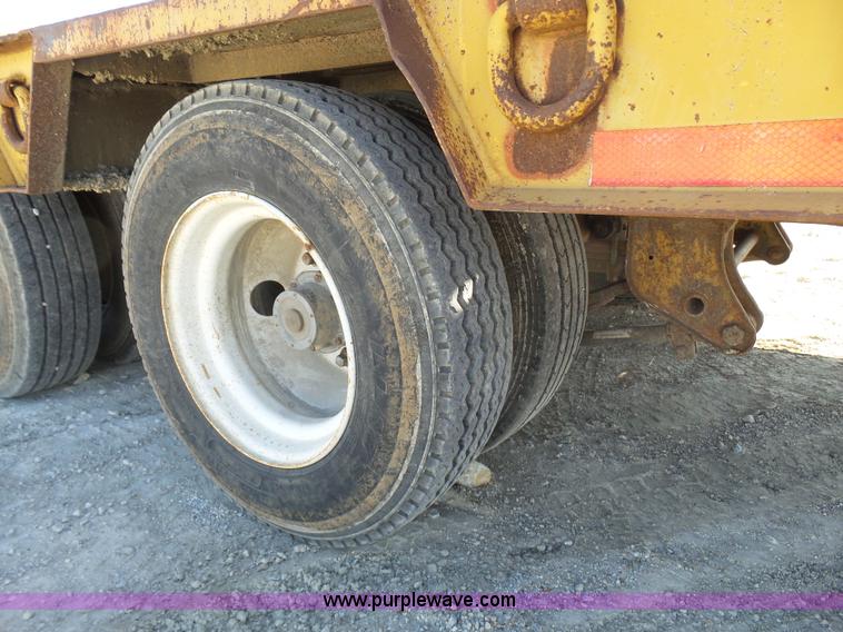 image for item L1510 1997 Dynaweld drop deck trailer