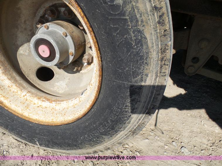 image for item L1510 1997 Dynaweld drop deck trailer