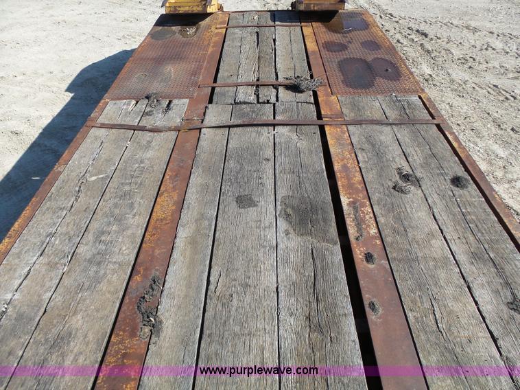 image for item L1510 1997 Dynaweld drop deck trailer