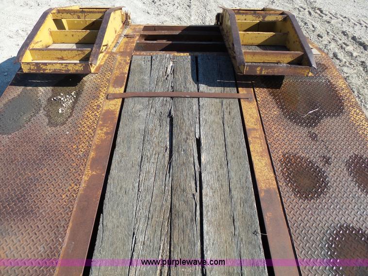 image for item L1510 1997 Dynaweld drop deck trailer