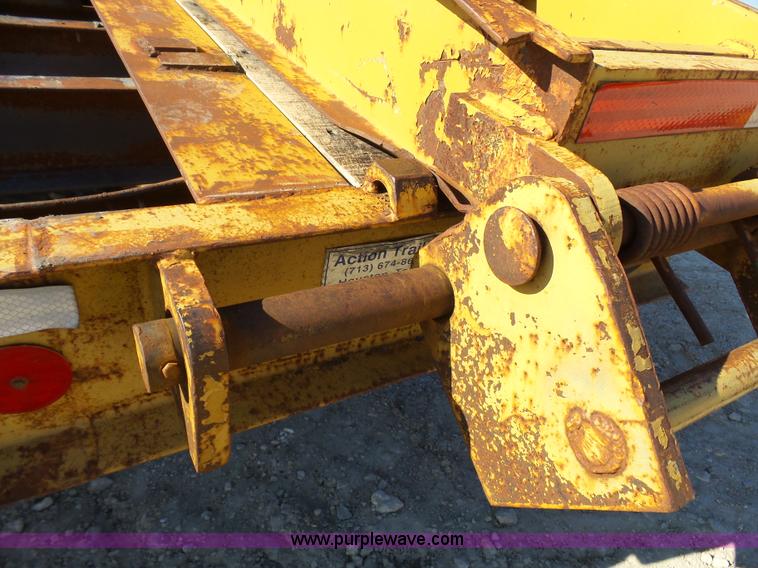 image for item L1510 1997 Dynaweld drop deck trailer