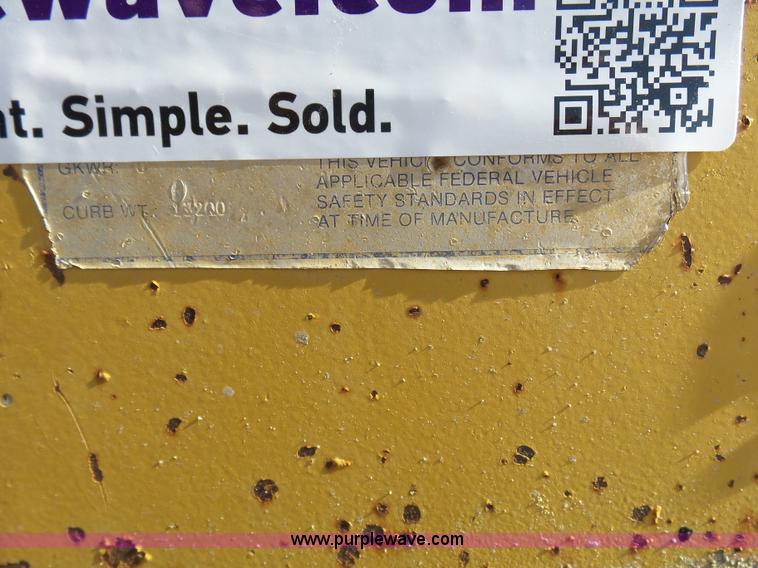 image for item L1510 1997 Dynaweld drop deck trailer