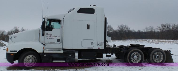 image for item L3005 2007 Kenworth T600 semi truck