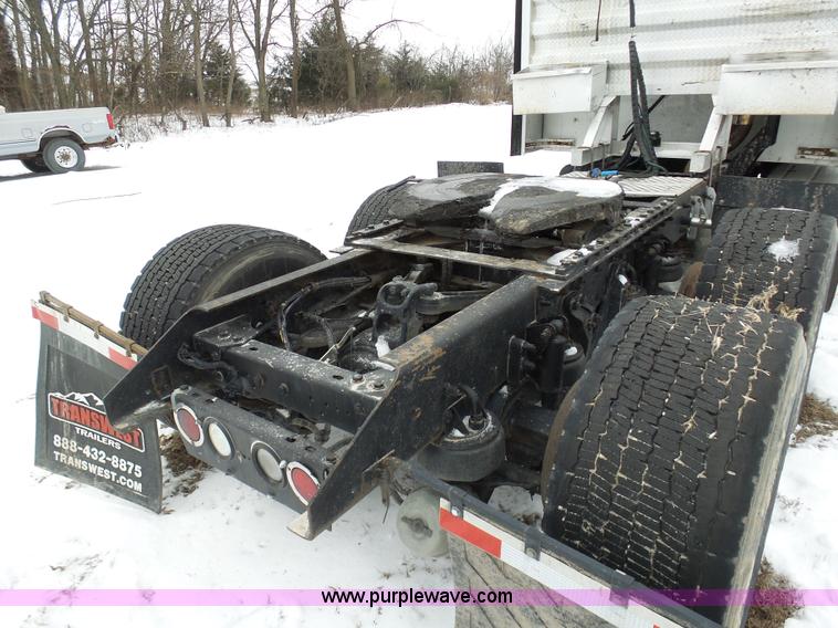 image for item L3005 2007 Kenworth T600 semi truck