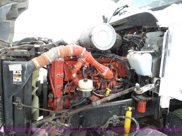 image for item L3005 2007 Kenworth T600 semi truck