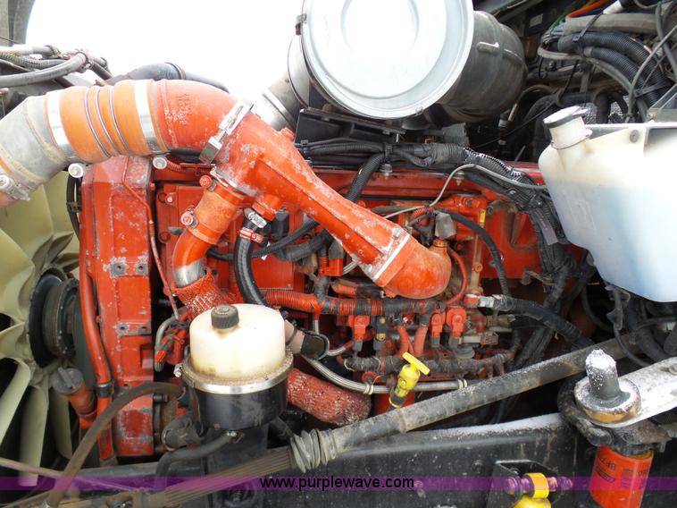 image for item L3005 2007 Kenworth T600 semi truck