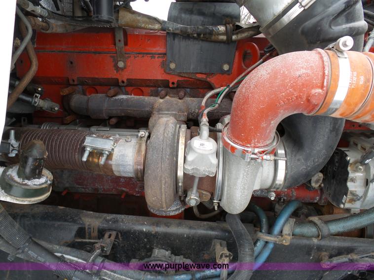 image for item L3005 2007 Kenworth T600 semi truck