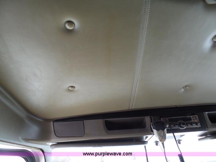 image for item L3005 2007 Kenworth T600 semi truck