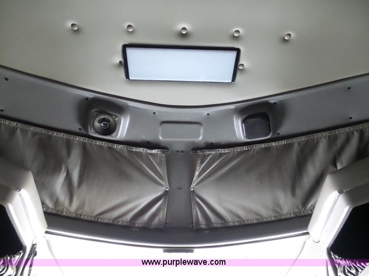 image for item L3005 2007 Kenworth T600 semi truck