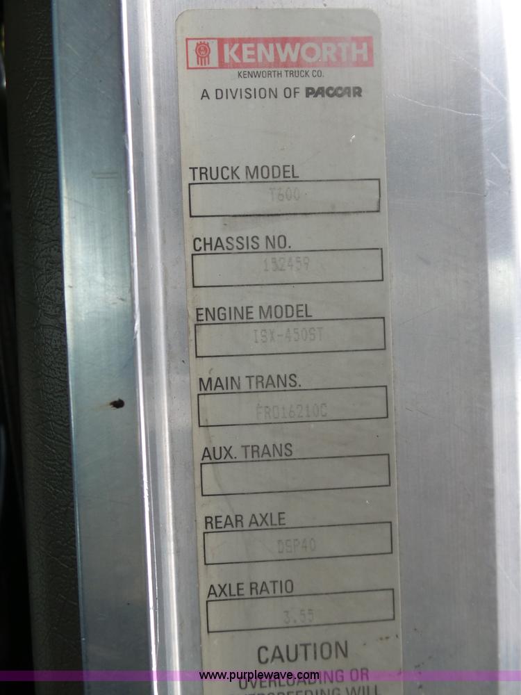 image for item L3005 2007 Kenworth T600 semi truck