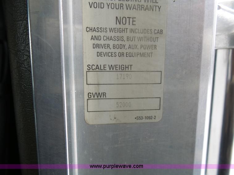 image for item L3005 2007 Kenworth T600 semi truck