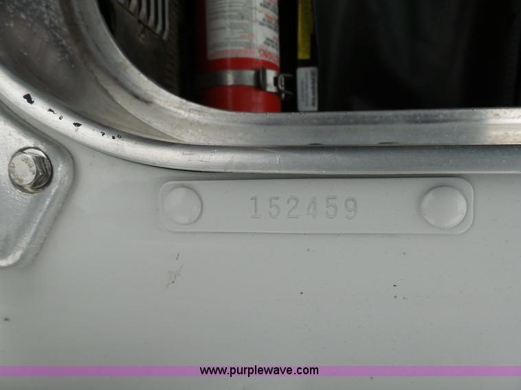 image for item L3005 2007 Kenworth T600 semi truck