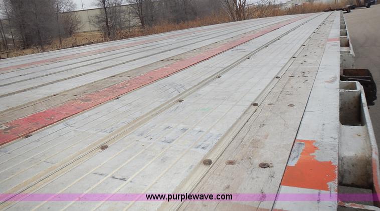 image for item L3617 2004 Transcraft Eagle flatbed trailer