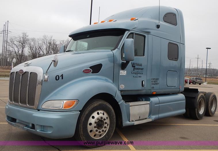 image for item L3619 2010 Peterbilt 387 semi truck