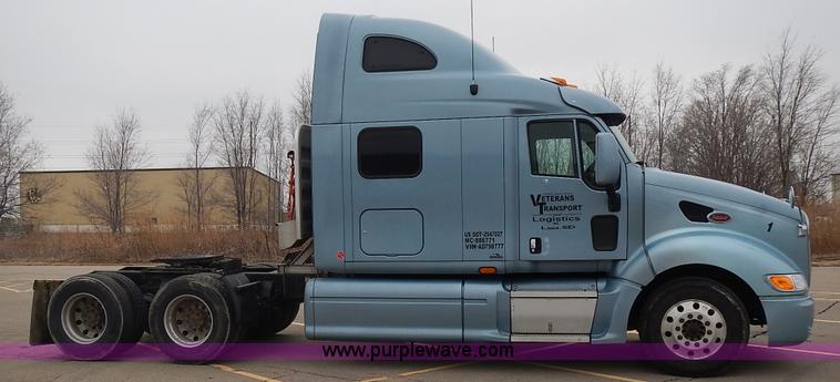 image for item L3619 2010 Peterbilt 387 semi truck