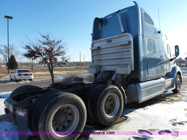 image for item L3619 2010 Peterbilt 387 semi truck