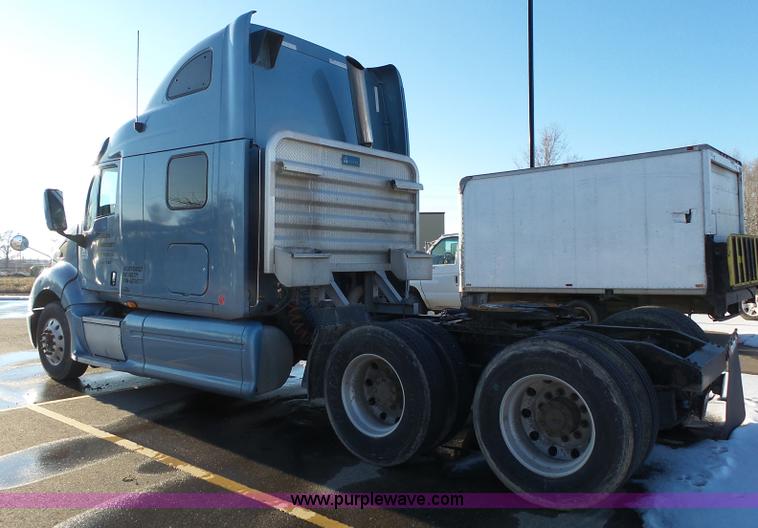 image for item L3619 2010 Peterbilt 387 semi truck
