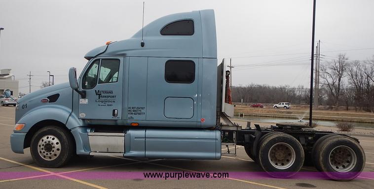 image for item L3619 2010 Peterbilt 387 semi truck