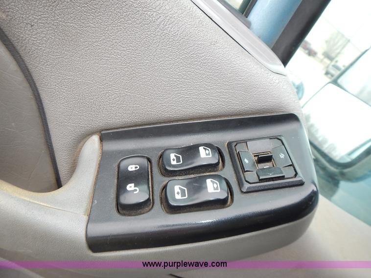 image for item L3619 2010 Peterbilt 387 semi truck