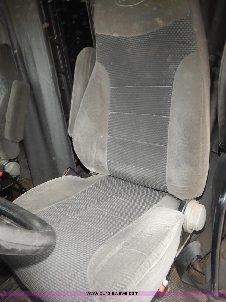 image for item L3619 2010 Peterbilt 387 semi truck