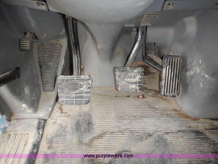 image for item L3619 2010 Peterbilt 387 semi truck