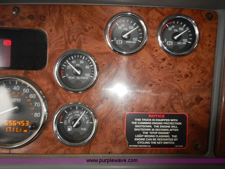 image for item L3619 2010 Peterbilt 387 semi truck