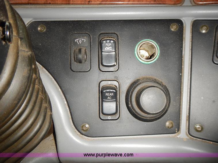 image for item L3619 2010 Peterbilt 387 semi truck