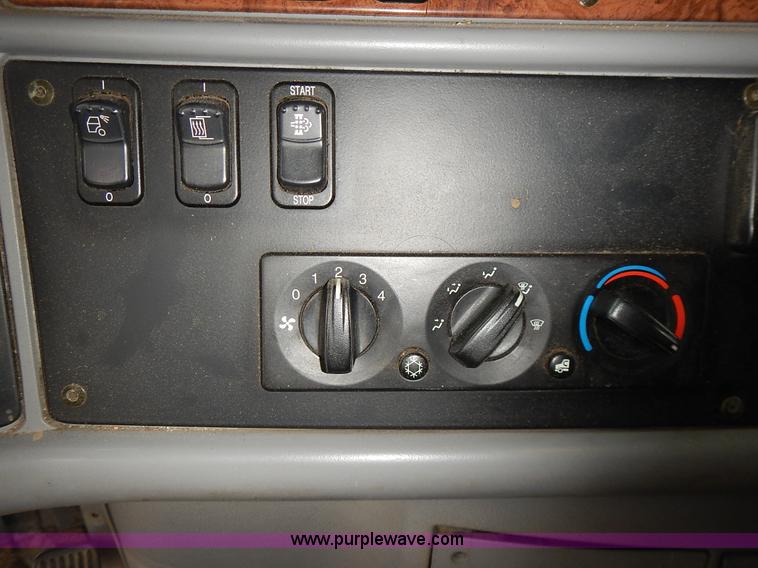 image for item L3619 2010 Peterbilt 387 semi truck